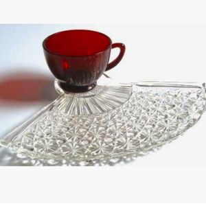ROYAL RUBY Cup and snack plate set